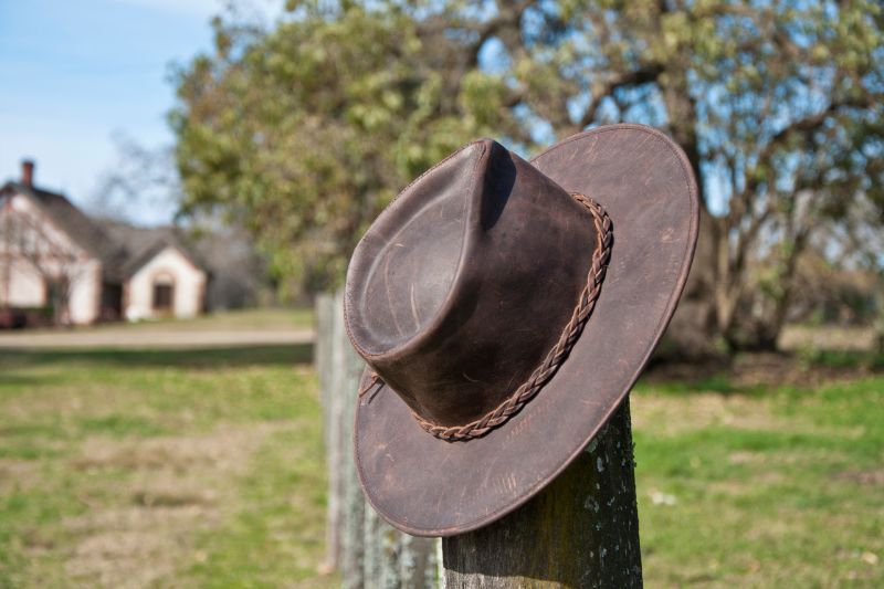 How to Stretch Leather Hats?