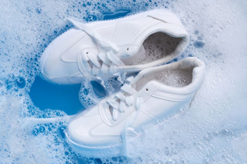 How to Clean White Leather Tennis Shoes?